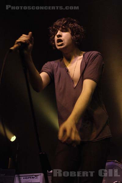 THE KOOKS - 2008-04-15 - PARIS - Elysee Montmartre - 